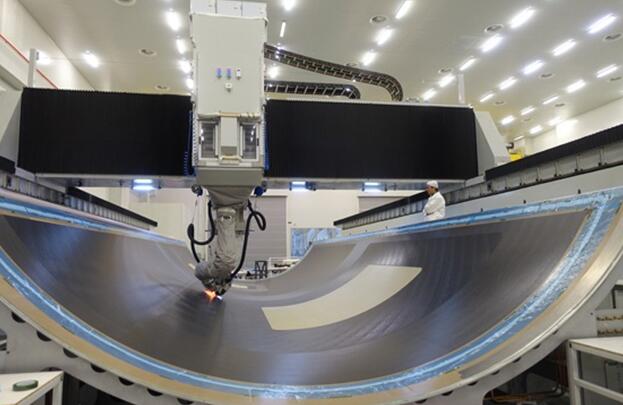 CR929飞机全尺寸复合资料机身壁板工艺件试制成功