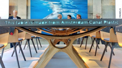 荷兰开端回收塑料渣滓来制造办公桌