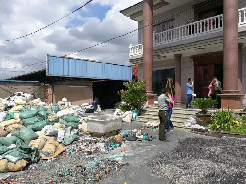 泗门镇结合执法小组，对废塑料造粒加工点展开专项执法举动