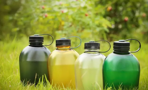 重生代军用水壶：兼具环保理念与美学设计