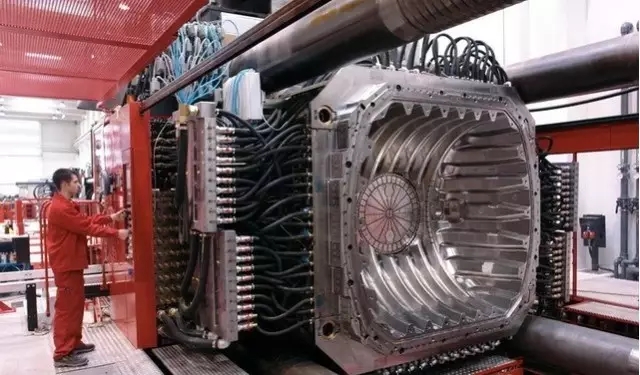 这才是注塑模具，别再说还没见过！