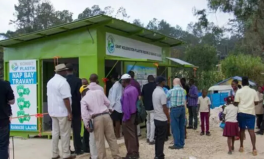 塑料银行开创人的胆小想法，把废塑料变成钱