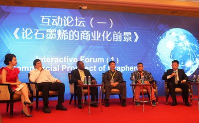 参会嘉宾在研讨会互动论坛上发言