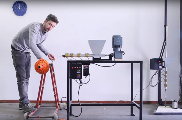 荷兰设计师推出第二代DIY塑料回收设备