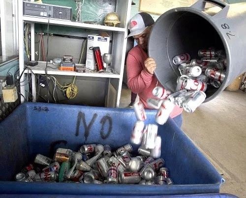 全球回收市场崩盘迫使美国社区做出困难选择