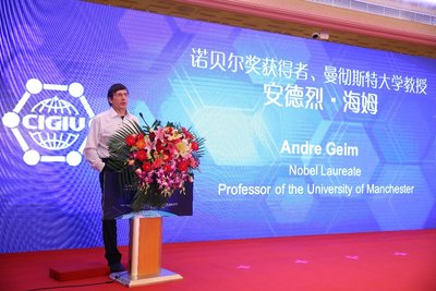 诺贝尔奖获得者、曼彻斯特大学教授安德烈-海姆做主旨发言