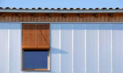 Bunyesc Arquitectes用聚碳酸酯材料升级西班牙老房子