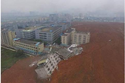 深圳滑坡事故现场 有十多家塑胶厂模具厂