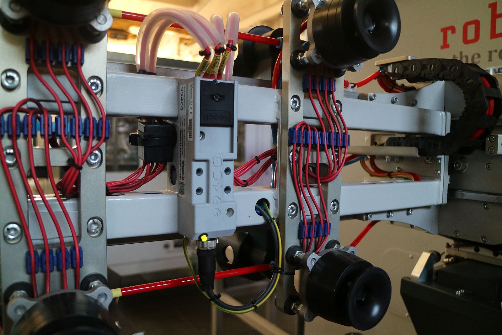 Enelkon：新型模内贴标自动化设备