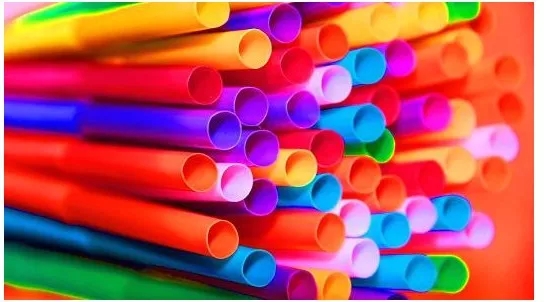 一次性塑料制品引争议，3种回收技术齐处置