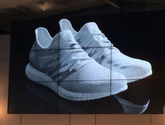 10.19在VDMA展出的阿迪达斯运动鞋
