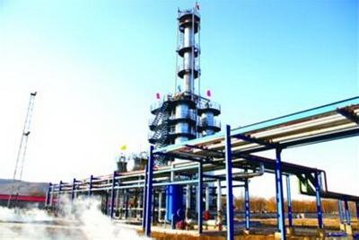 辽阳石化聚酯安装生产线全线贯穿