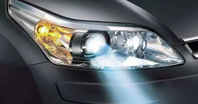 想晓得透视塑料车灯的材质与工艺特点吗？