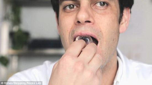 塑料矿泉水瓶的终结？工程师创造可食用矿泉水瓶