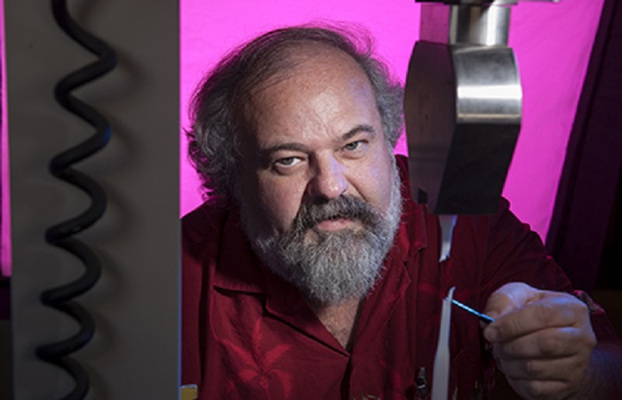 一言不合缺陷就变优点 美迷信家要用塑料造桥