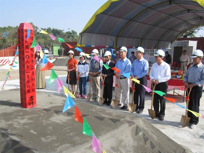 屏东加工出口区举举动土仪式