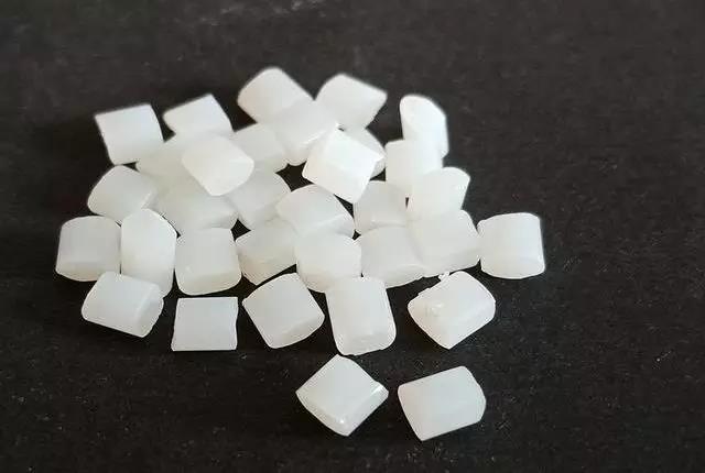 PC/ABS合金是汽车内饰的工程塑料原资料